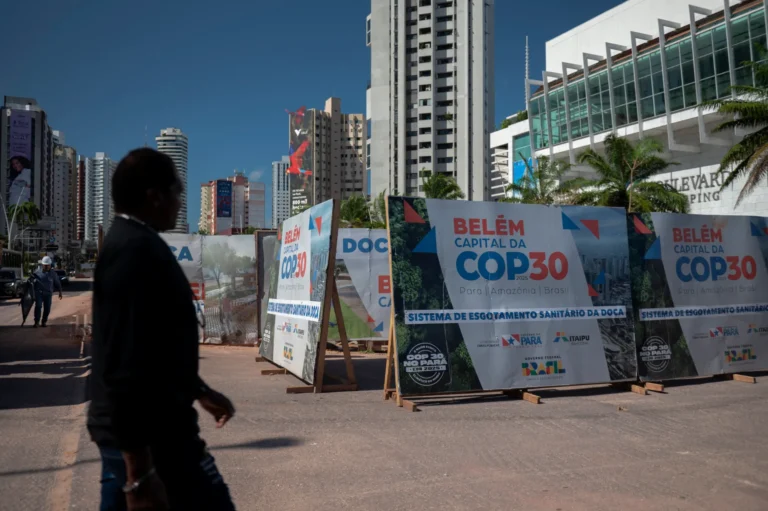 تركيب لافتات لقمة كوب 30